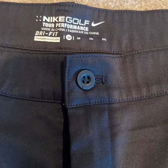 Men’s Nike golf shorts - Picture 3 of 3